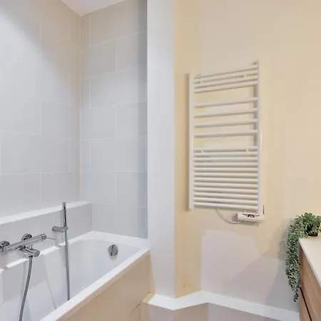 Apartment Stylish 2br In Private Mansion At Rue De Passy *